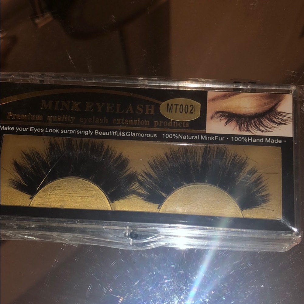 MINK DRAMATIC EYELASHES